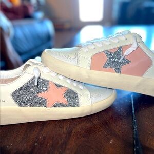 VINTAGE HAVANA MISMATCHED SNEAKER ~ BLUSH MULTI. Size 9 NEVER BEEN WORN. NO BOX